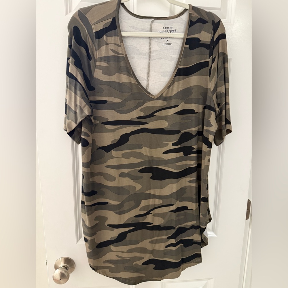 Camo Print V-Neck T-Shirt
